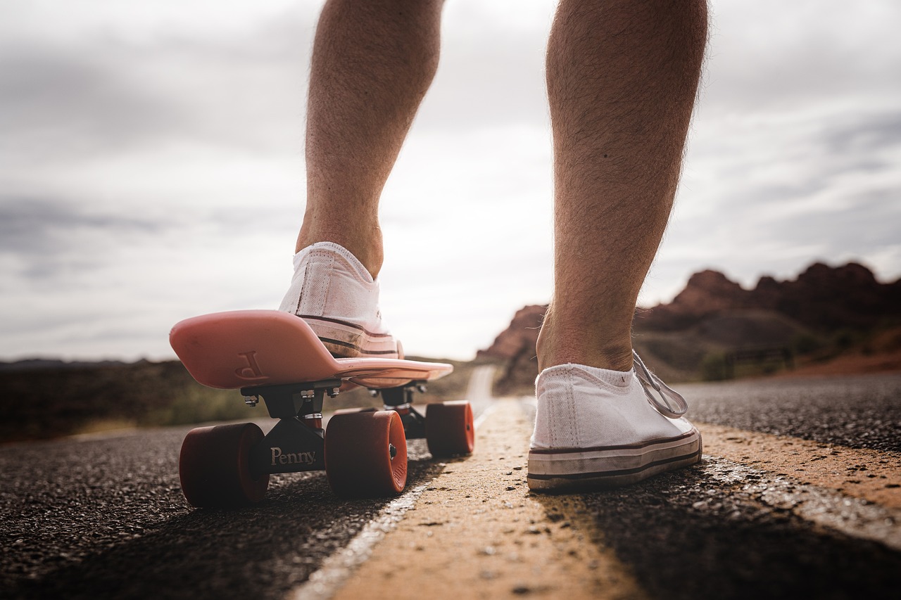 Cum diferă un skateboard cruiser de un skateboard standard?