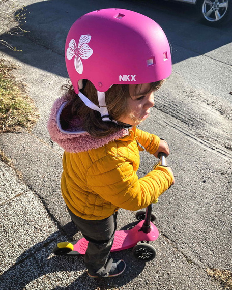 NKX Brain Saver Flower roz și alb Cască de skateboard