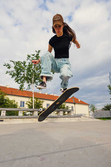 Skateboard complet Urban Sports cu logo roz 8.0"