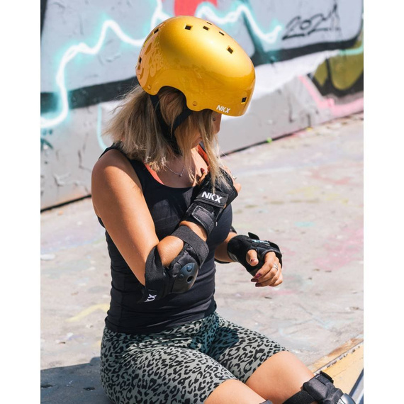 NKX Brain Saver Cască de skateboard Aur strălucitor