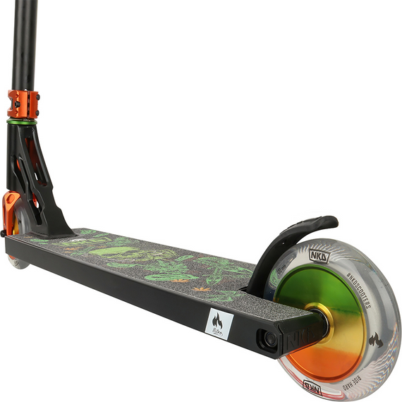 Scuter de înaltă performanță NKD Nitro Street Rasta. 91 cm