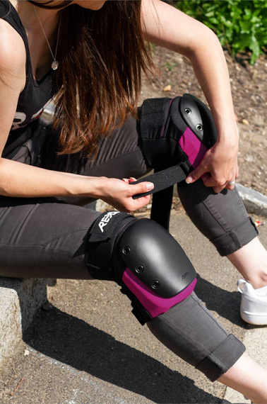 Genunchiere REKD Ramp M negru roz 