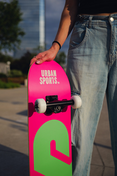 Skateboard complet Urban Sports cu logo roz 8.0"