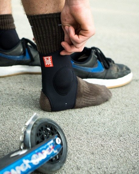 Protecții pentru glezne CORE Ankle Sleeves Negru