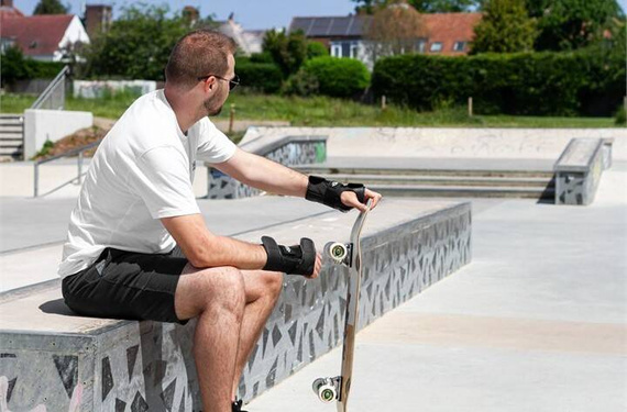 Apărători de încheieturi REKD Negru S