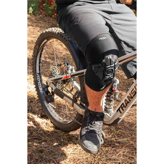 Genunchiere REKD Ramp Negru