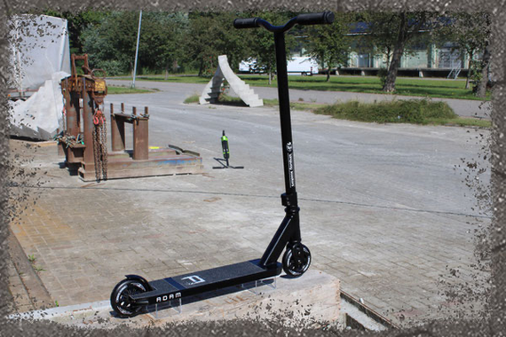 Longway Adam Pro Performance Scooter Negru wys. 81 cm