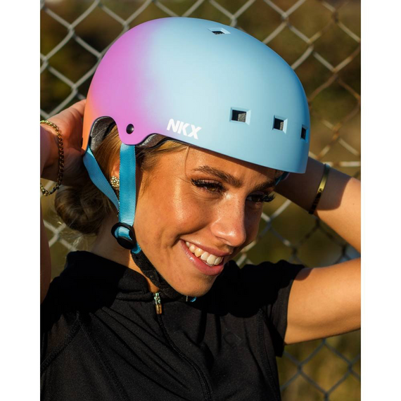 NKX Brain Saver Cască de skateboard Rainbowfade M