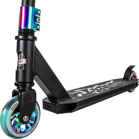 Scuter de performanță Story Bandit DOS Negru și Rainbow High. 81 cm