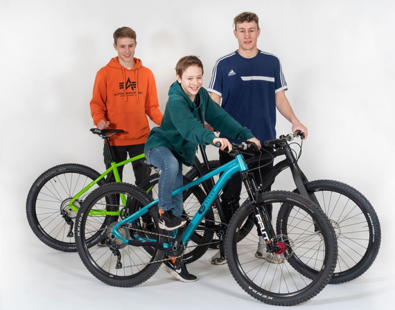 Bicicletă ușoară pentru copii KUbikes 24S DISC Turquoise și Rainbow