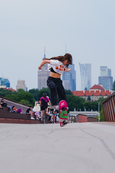 Skateboard complet Urban Sports cu logo roz 8.0"