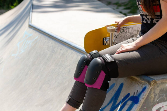 Genunchiere REKD Ramp negru roz