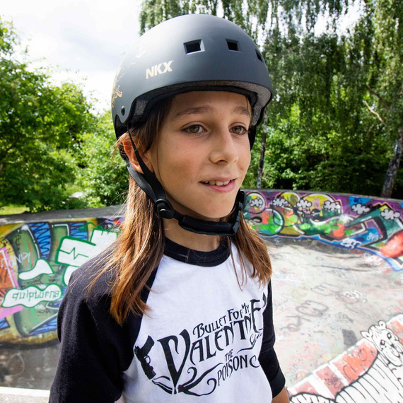 NKX Brain Saver Cască de skateboarding negru și auriu Pirate