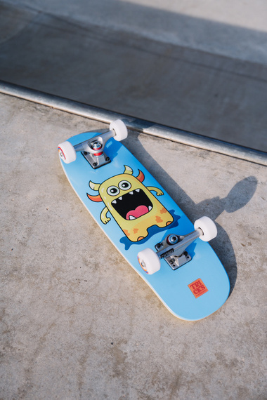 Tricks MINI Baby Monster skateboard pentru copii 8.25″