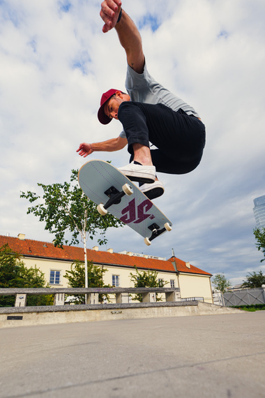 Complete Urban Sports Construcție Logo Skateboard 8.0"