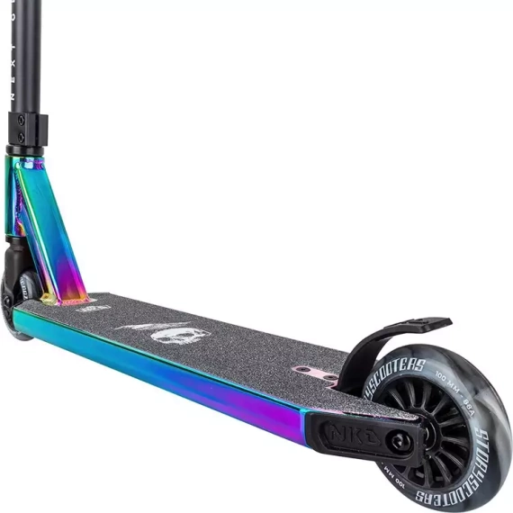 Stunt scuter ușor din aluminiu pentru călăreți tineri NKD Next Generation Rainbow Stunt wys. 79,4 cm