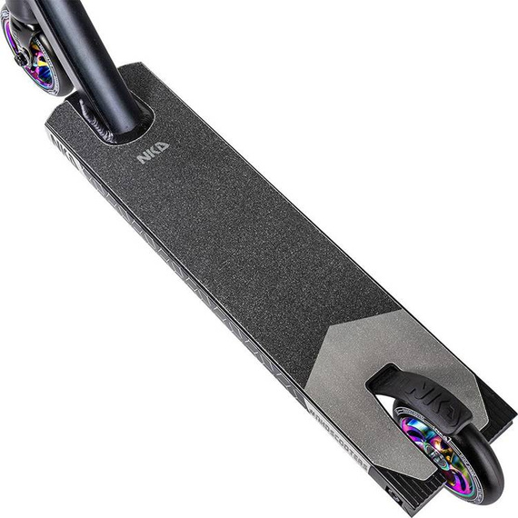Scuter de performanță NKD Octane Black și Rainbow High. 82 cm
