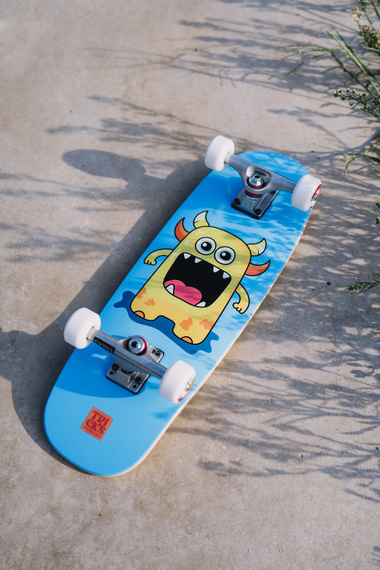 Tricks MINI Baby Monster skateboard pentru copii 8.25″