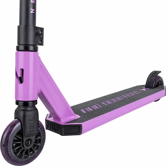 NKD Următoarea generație de trotinete de performanță din aluminiu ușor și violet pentru călăreți tineri. 79,4 cm