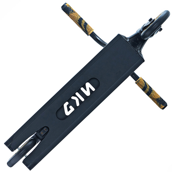 Performanță Scuter stradal ușor NKD GAS negru și aur wys. 85 cm