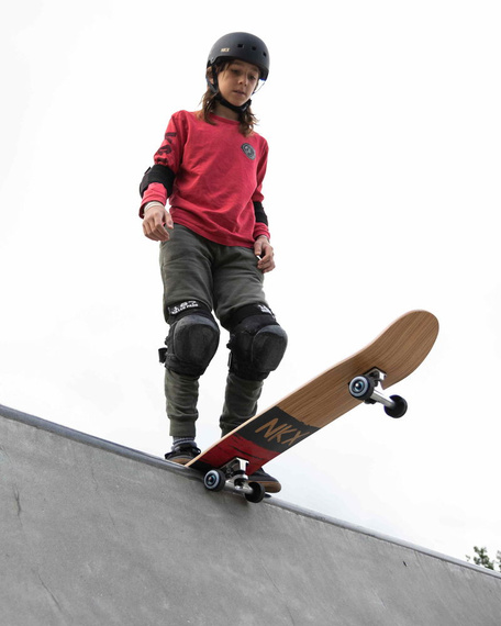 NKX Brain Saver Cască de skateboard cu craniu negru și auriu