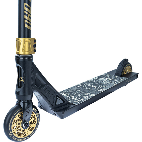 Performanță Scuter stradal ușor NKD GAS negru și aur wys. 85 cm