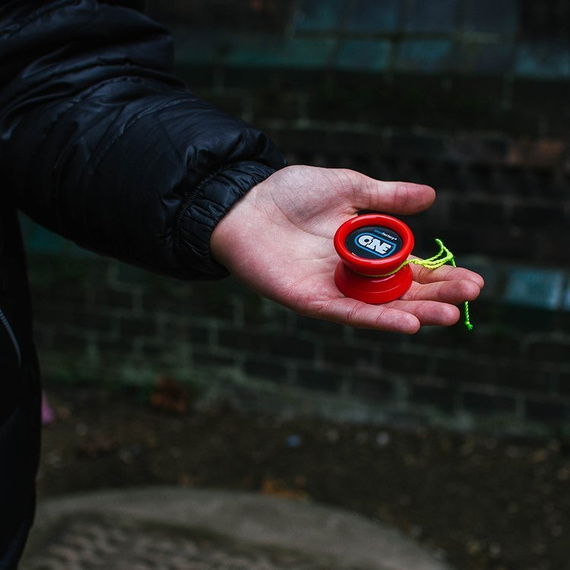 Yoyo set pentru începători YoYoFactory ONE + Suport Yoyo + 10 corzi