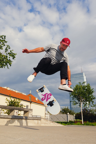 Complete Urban Sports Construcție Logo Skateboard 8.0"