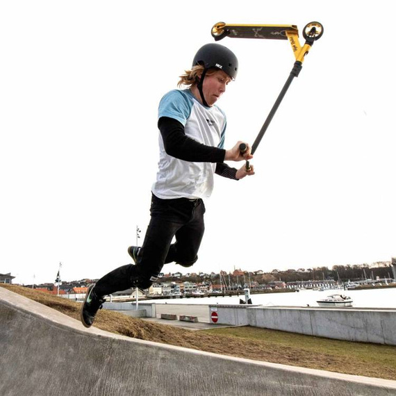 Story High Roller Scooter de performanță roz Wys. 84 cm