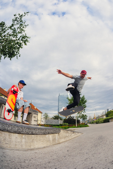 Complete Urban Sports Construcție Logo Skateboard 8.0"