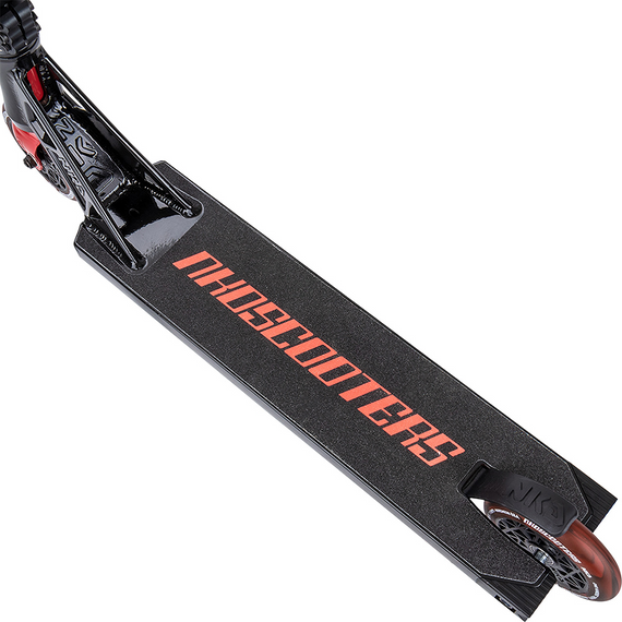 Performanță Scuter stradal ușor NKD GAS negru și roșu wys. 85 cm