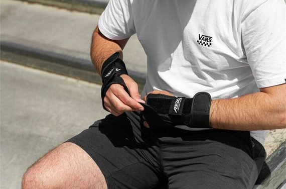 Apărători de încheieturi REKD Negru XL