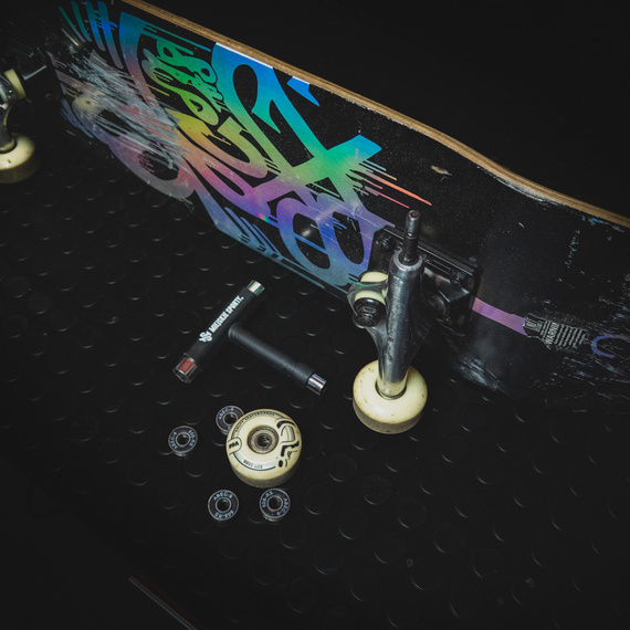 Serviciul Skateboard: Asamblarea skateboard-ului