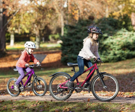 Bicicletă ușoară pentru copii KUbikes 24L negru și roșu