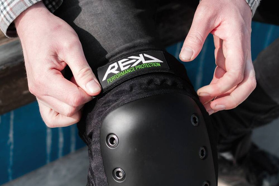 Genunchiere REKD Energy Ramp Negru