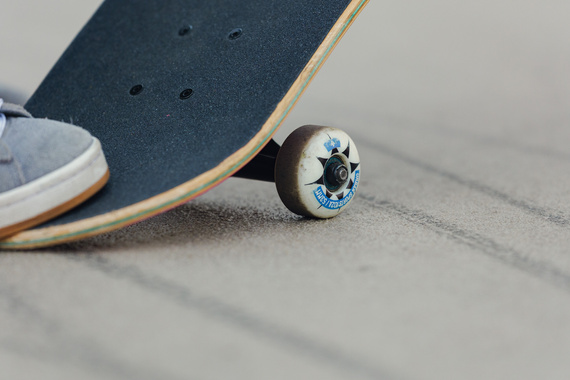 Skateboard complet Urban Sports cu logo roz 8.0"