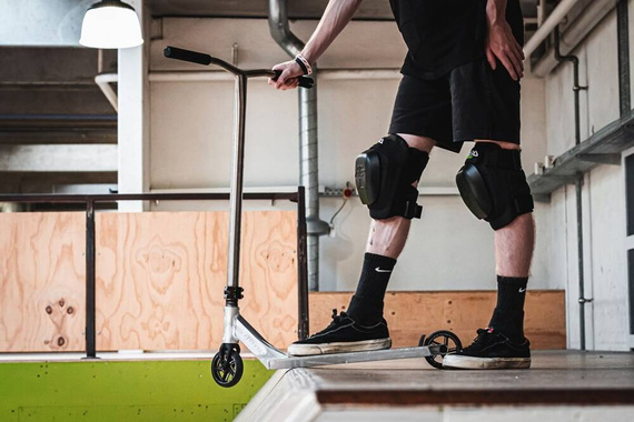 Genunchiere REKD Energy Patrol S Negru