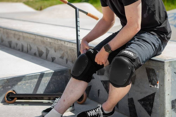 Genunchiere REKD Ramp Negru