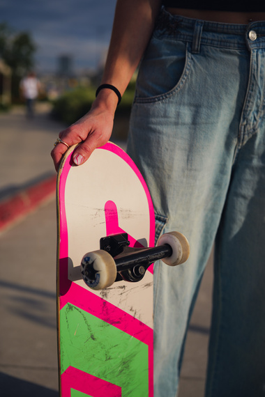 Skateboard complet Urban Sports cu logo roz 8.0"