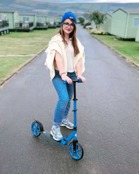 Scuter de transport pentru tineri cu roți mari Story LUX Rose
