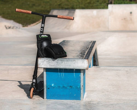 REKD Energy Ramp Genunchiere M Negru