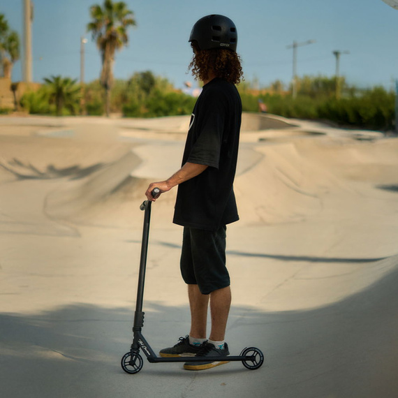 NKD RIZZ Stunt Scooter negru și curcubeu 81 cm