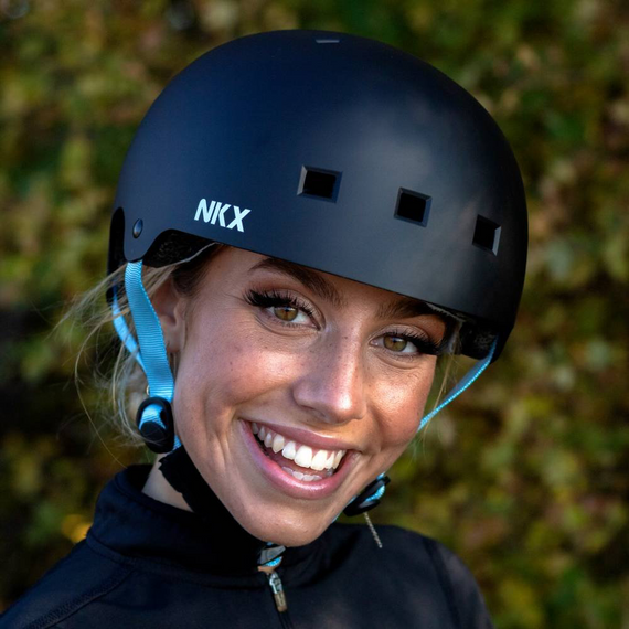 NKX Brain Saver Cască de skateboard negru și albastru
