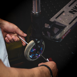 Service pentru scuter: înlocuirea roților (complet)