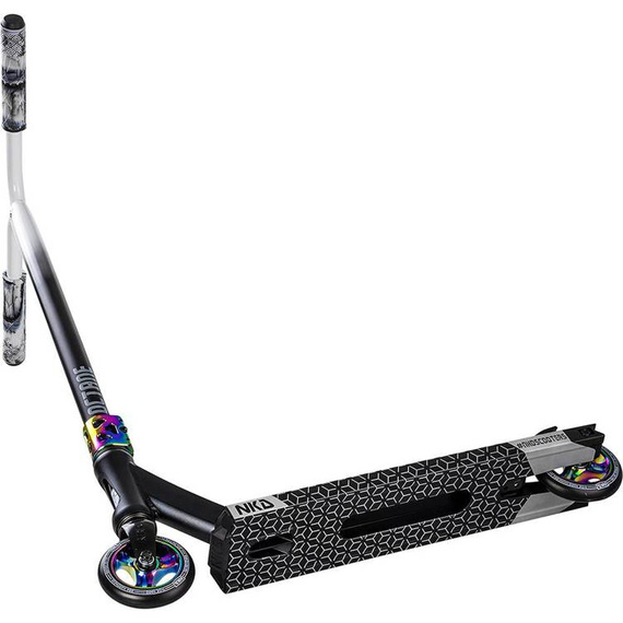 Scuter de performanță NKD Octane Black și Rainbow High. 82 cm