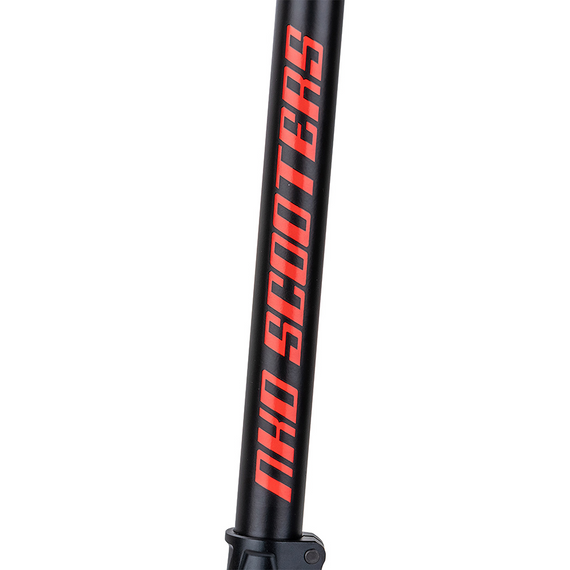 Performanță Scuter stradal ușor NKD GAS negru și roșu wys. 85 cm