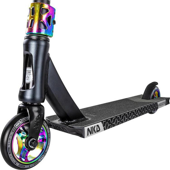 Scuter de performanță NKD Octane Black și Rainbow High. 82 cm