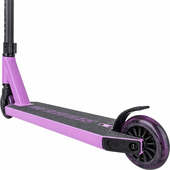 NKD Următoarea generație de trotinete de performanță din aluminiu ușor și violet pentru călăreți tineri. 79,4 cm