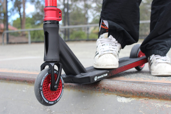 Root Industries Honeycore Black Pro Scooter Wheels 2-Pack Red 120 mm (2 buc).)