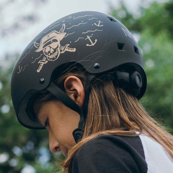 NKX Brain Saver Cască de skateboarding negru și auriu Pirate
